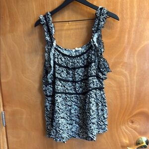 Women's Black and White Sleeveless Top